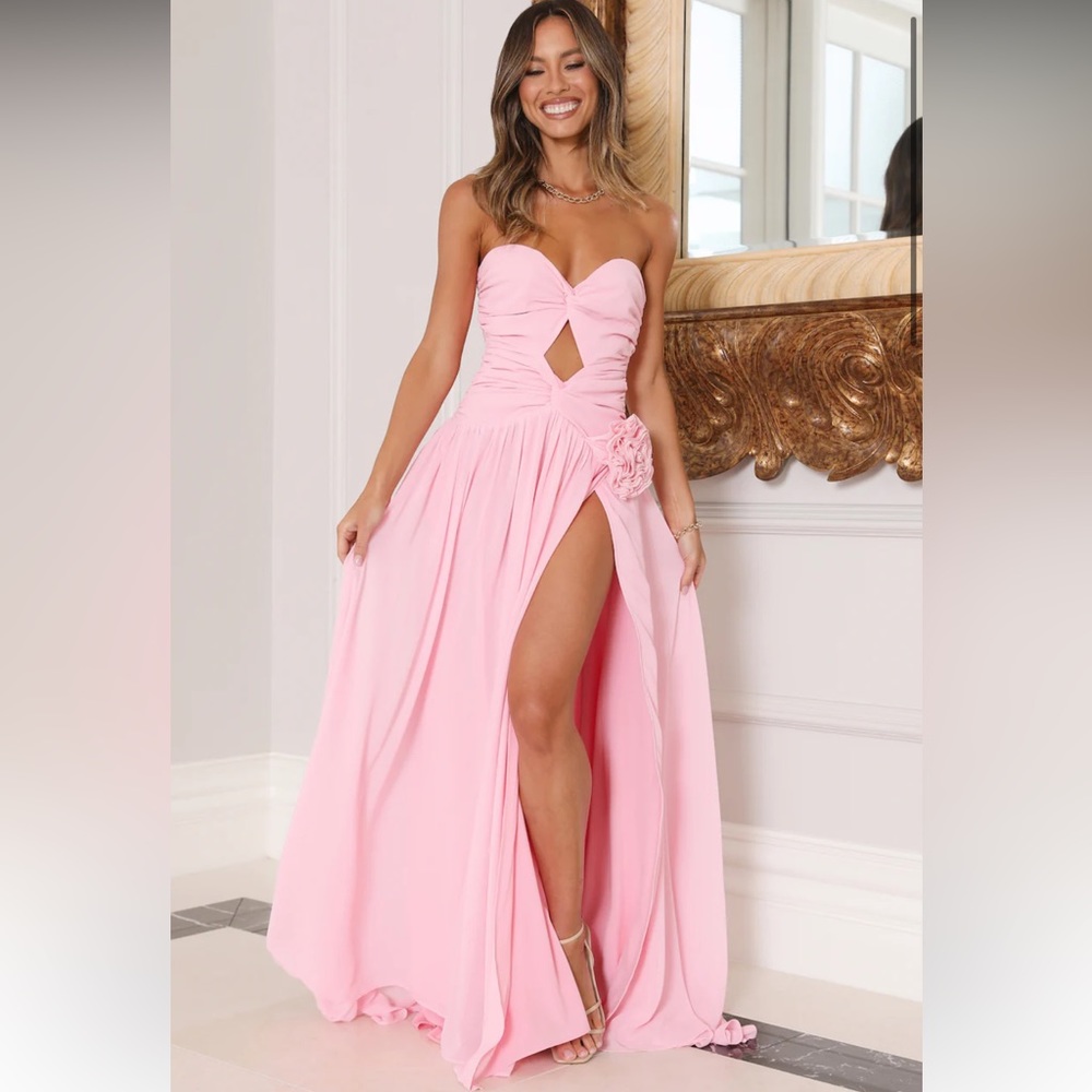 Rosette Gown, Size Medium, New with tags in packaging.